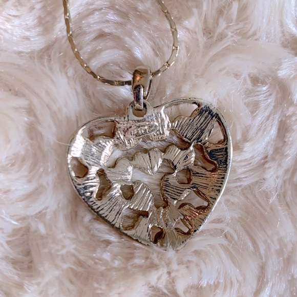 Avon Open Metal Enamel Hearts Silvertone Pendant Necklace - Picture 4 of 6